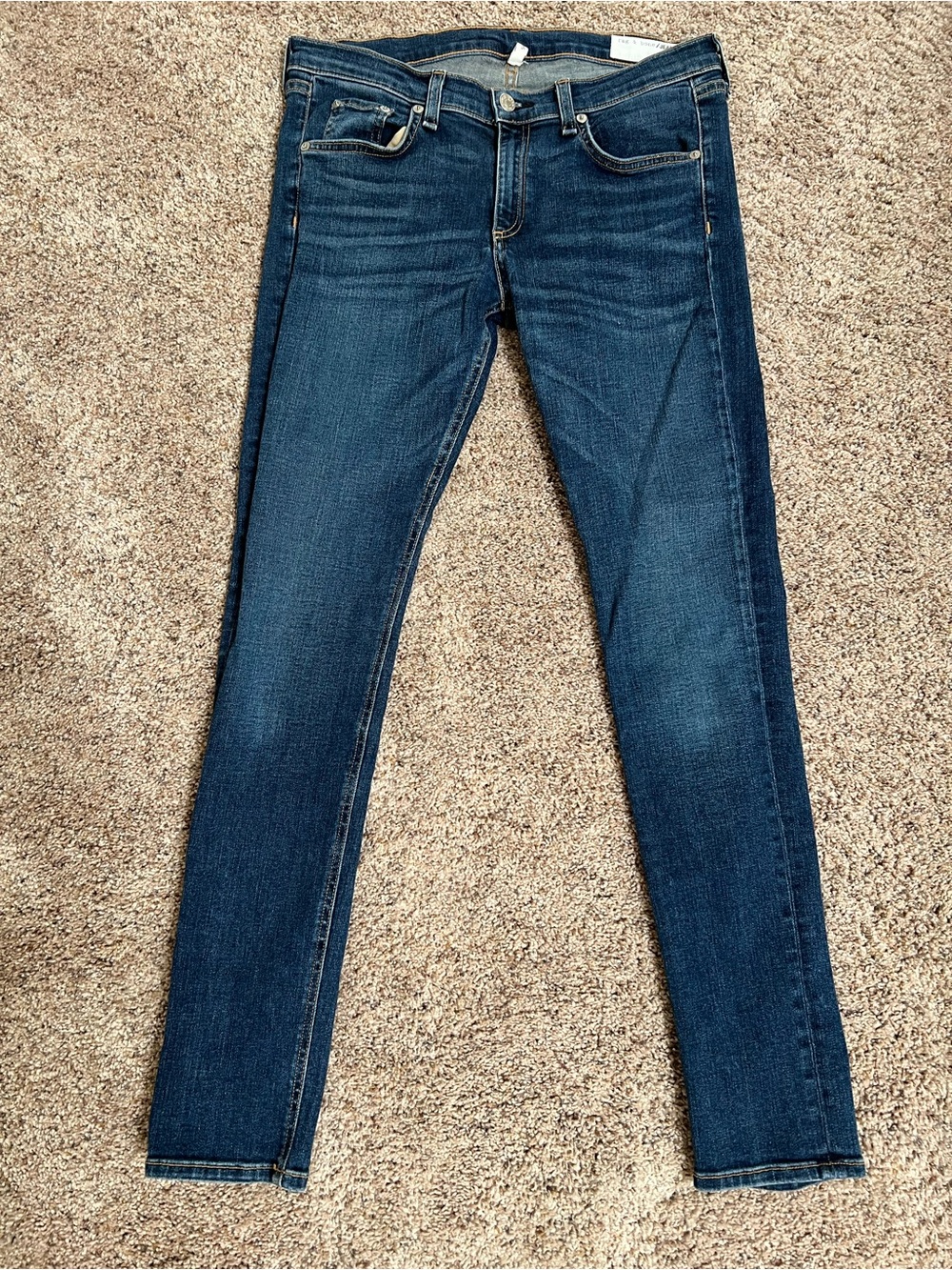 Women’s Rag and Bone skinny jeans size 30 fits more like a 29. Mid rise